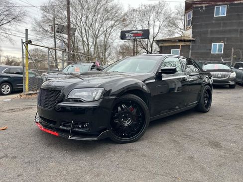 Used 2014 Chrysler 300 C RWD image 6