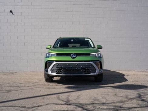 New 2026 Volkswagen Taos SE image 2