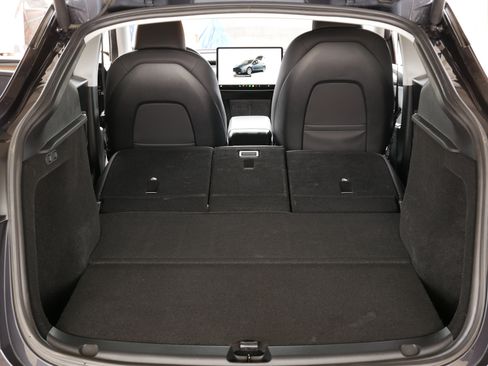 Used 2024 Tesla Model Y Long Range image 25