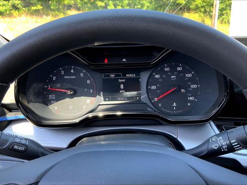 Used 2025 Chevrolet Trax LS image 18