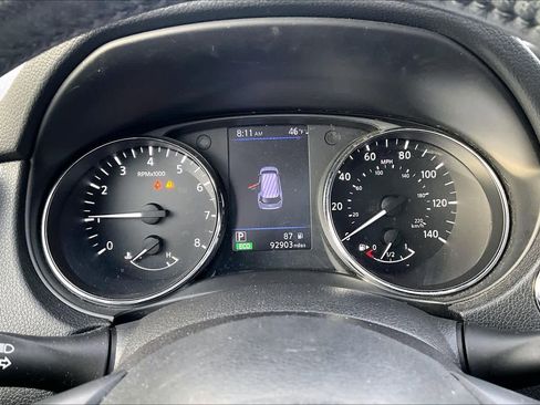 Used 2018 Nissan Rogue SV image 21