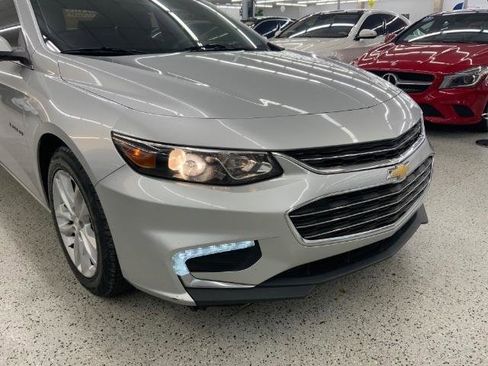 Used 2018 Chevrolet Malibu LT FWD image 37