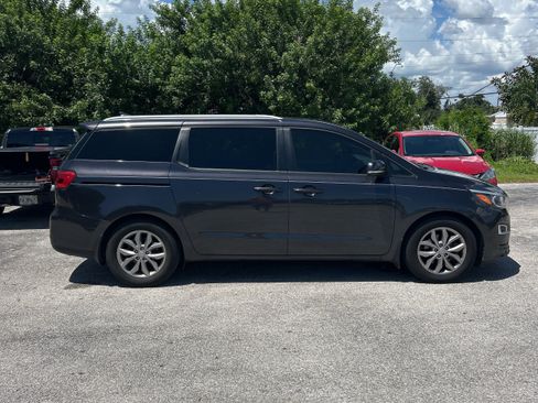 Used 2020 Kia Sedona EX FWD image 9