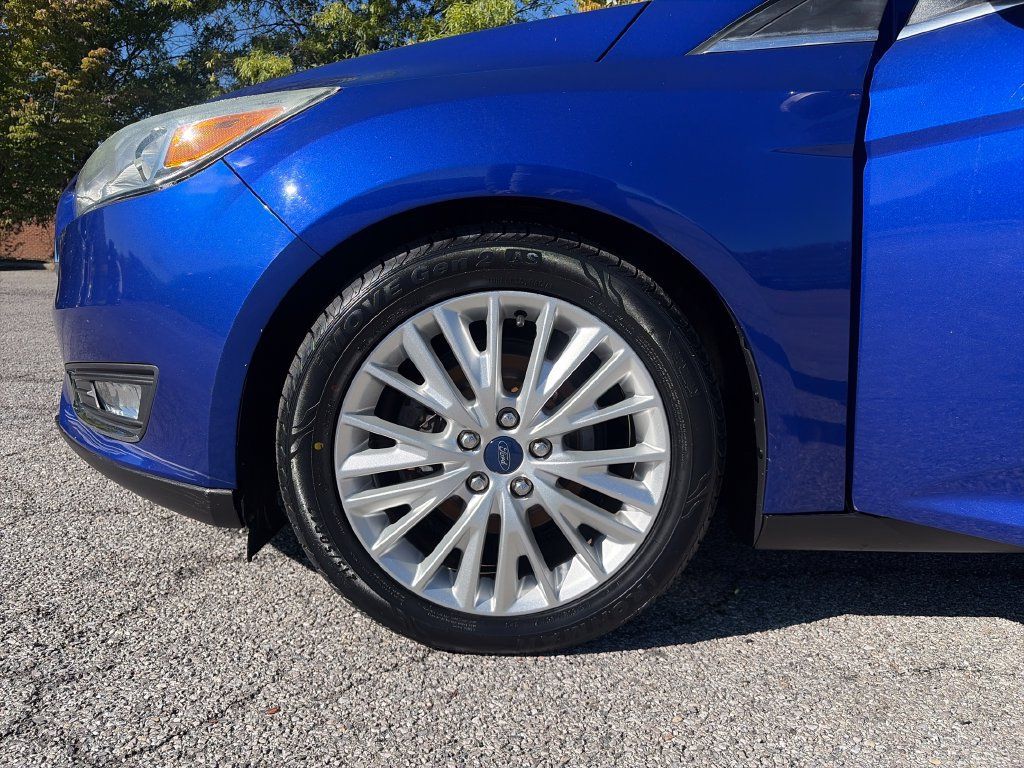 Used 2015 Ford Focus Titanium FWD image 26