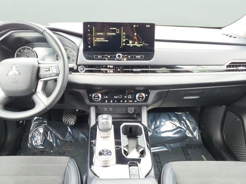 Used 2025 Mitsubishi Outlander SE AWD/4WD image 12
