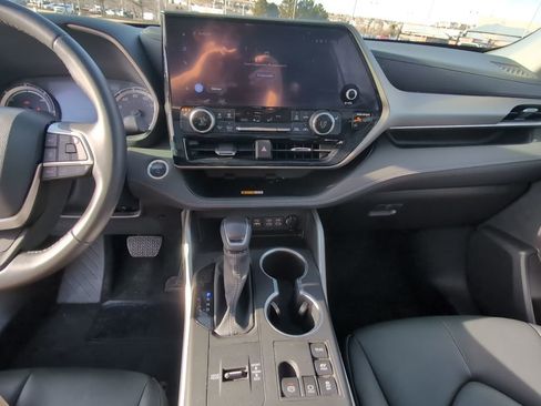 Used 2024 Toyota Highlander XLE image 21