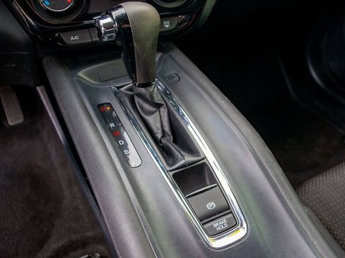 Used 2019 Honda HR-V LX image 18