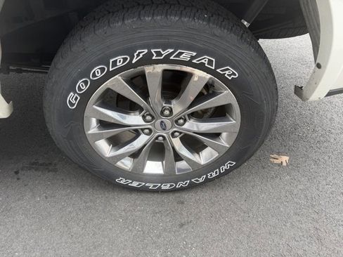 Used 2016 Ford F150 Lariat w/ Equipment Group 502A Luxury image 7