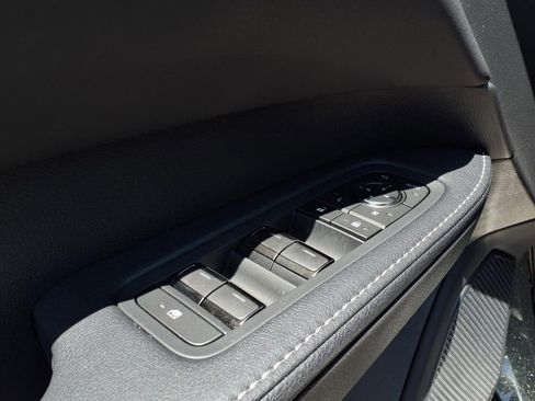 Used 2025 Lexus RX 450h AWD w/ Luxury Package image 17