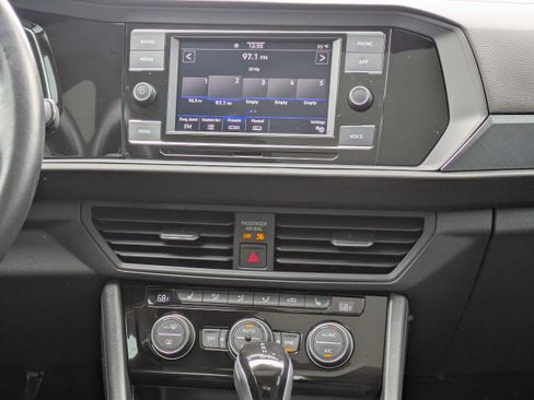 Certified 2023 Volkswagen Jetta SE image 17