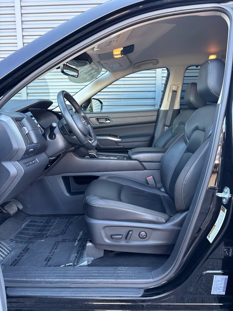 Used 2025 Nissan Pathfinder SL AWD/4WD image 5