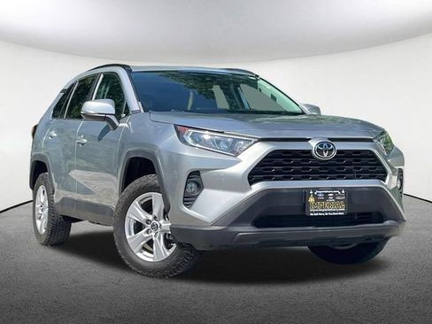 Used 2019 Toyota RAV4 XLE AWD/4WD image 2