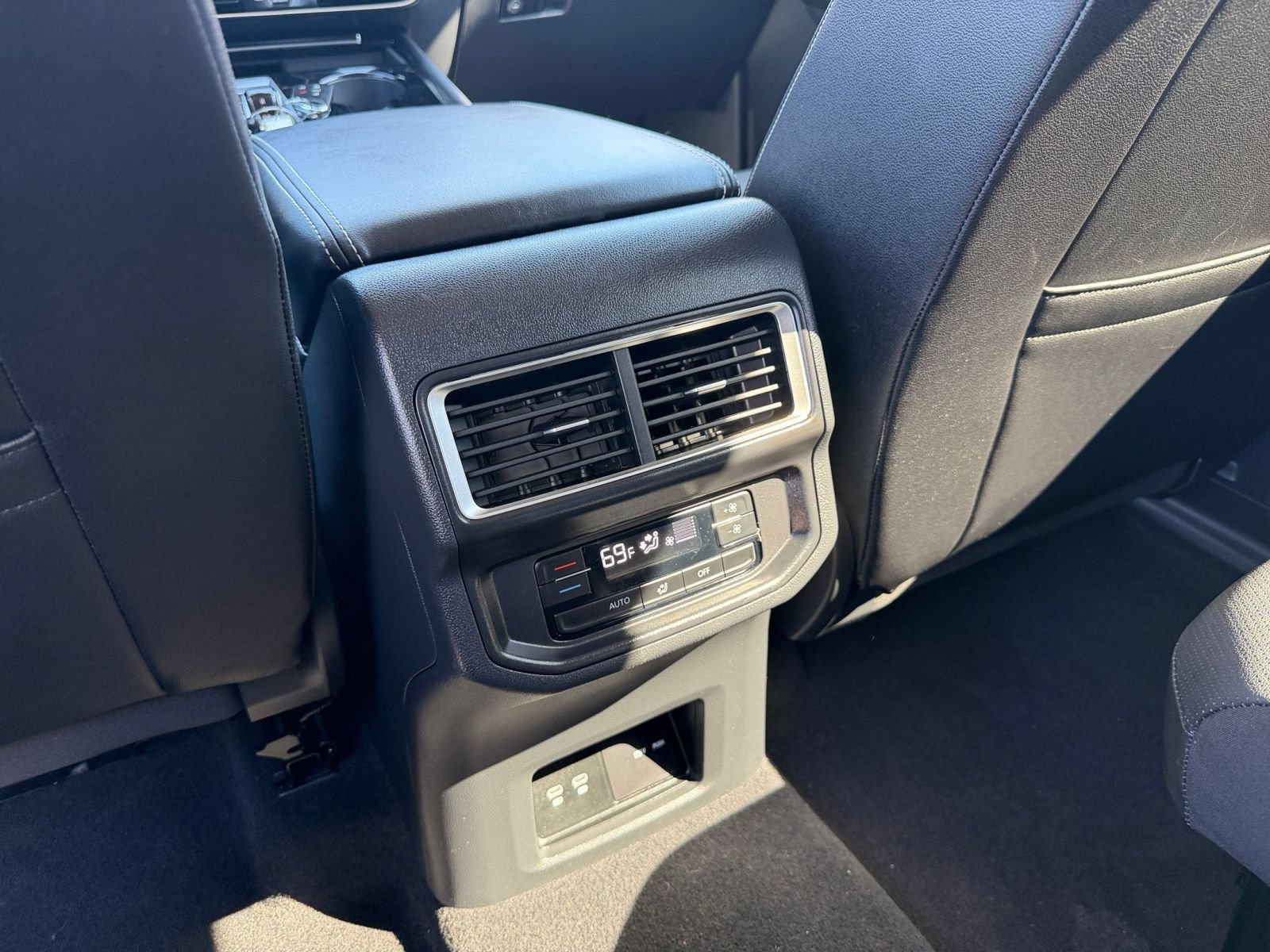 Used 2026 Volkswagen Atlas SE FWD image 24