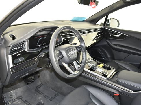 Used 2025 Audi Q7 3.0T Premium Plus AWD/4WD image 36