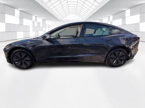 Used 2025 Tesla Model 3 image 4
