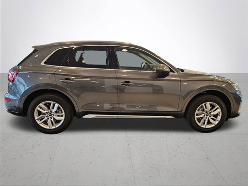 Used 2023 Audi Q5 2.0T Premium w/ Convenience Package image 6