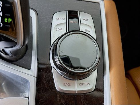 Used 2021 BMW 750i xDrive w/ Executive Package image 22