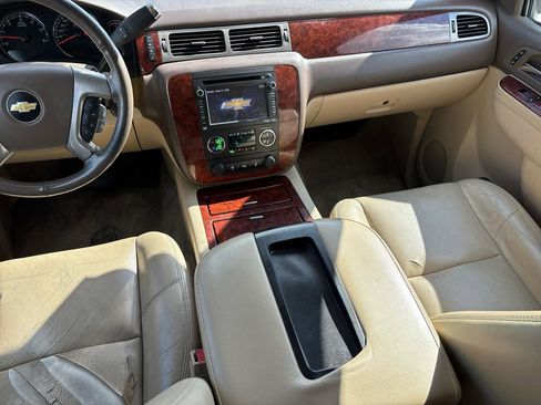 Used 2014 Chevrolet Suburban LTZ image 17