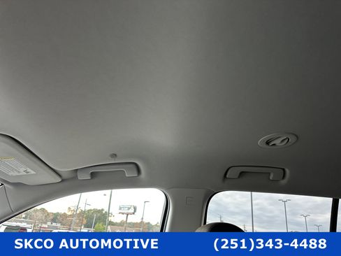 Used 2021 Chevrolet Traverse LT image 26