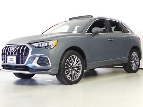 Used 2022 Audi Q3 2.0T Premium w/ Convenience Package image 2