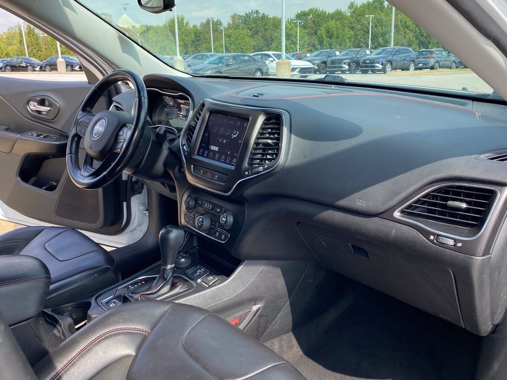 Used 2021 Jeep Cherokee Trailhawk AWD/4WD image 29