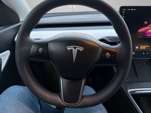 Used 2022 Tesla Model Y Long Range image 14