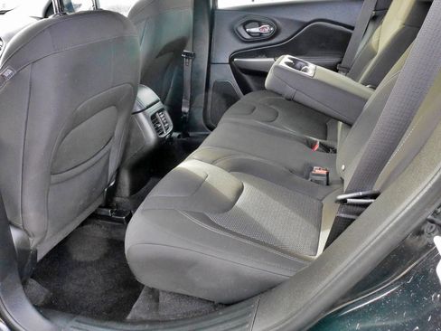 Used 2019 Jeep Cherokee Latitude w/ Cold Weather Group image 25