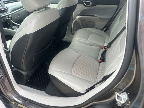 Used 2022 Jeep Compass Latitude w/ Convenience Group FWD image 19