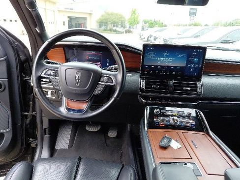 Used 2024 Lincoln Navigator Premiere AWD/4WD image 30