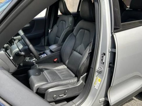 Used 2023 Volvo XC40 B5 Plus w/ Driver Assist Package AWD/4WD image 8