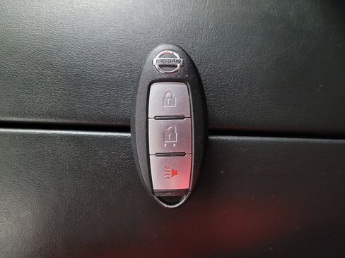 Used 2021 Nissan Rogue S image 32