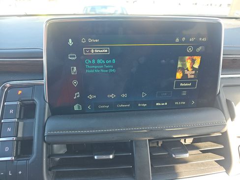 Used 2023 Chevrolet Suburban Premier image 8