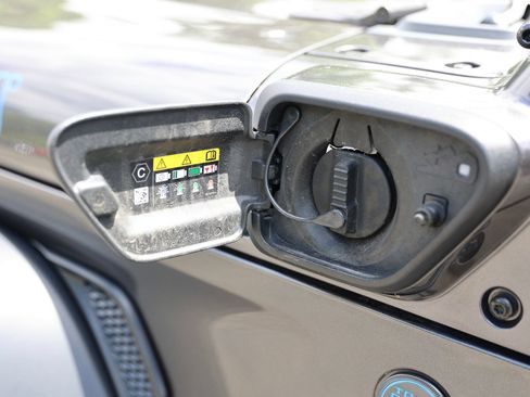 Used 2023 Jeep Wrangler Unlimited w/ Cold Weather Group AWD/4WD image 11