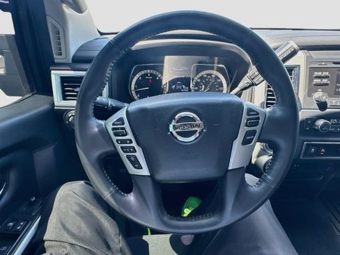 Used 2017 Nissan Titan SV AWD/4WD image 11
