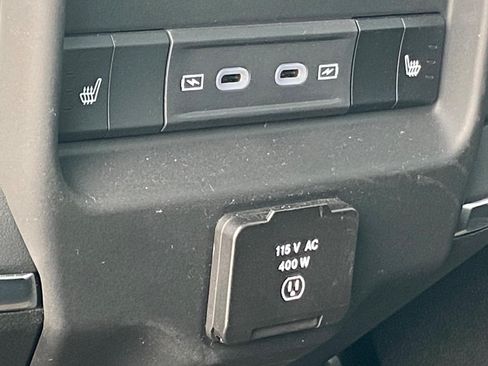 Used 2026 RAM 1500 Laramie w/ Advanced Safety Group II AWD/4WD image 25