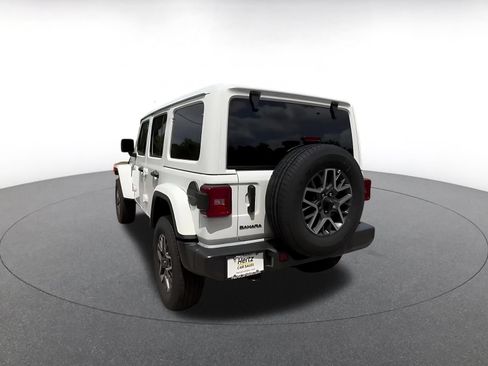 Used 2025 Jeep Wrangler Unlimited Sahara AWD/4WD image 11