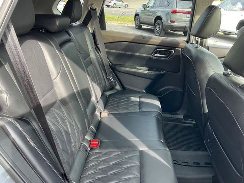 Used 2023 Nissan Rogue Platinum w/ Platinum Premium Package FWD image 9