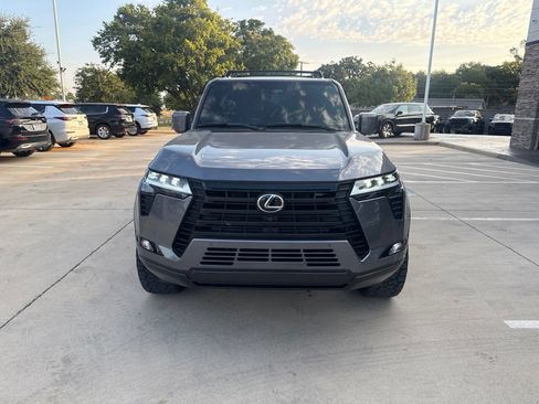 Used 2025 Lexus GX 550 AWD/4WD image 2