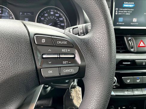 Used 2018 Hyundai Elantra GT FWD image 12