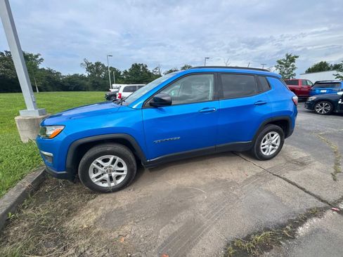 Used 2018 Jeep Compass Sport w/ Tech Group FWD image 7