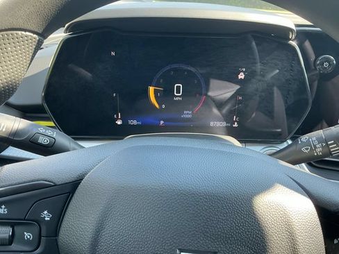 Used 2024 Chevrolet Trax LT FWD image 20