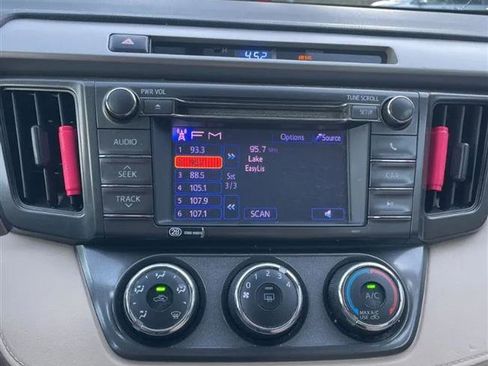 Used 2013 Toyota RAV4 LE image 9