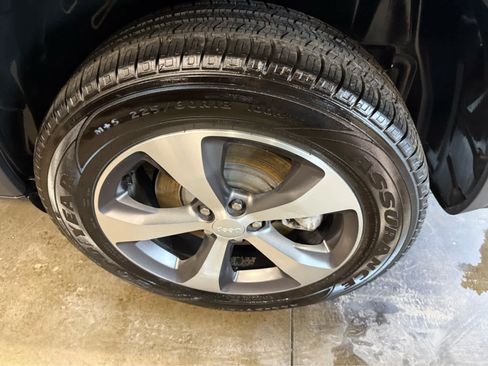 Used 2021 Jeep Cherokee Limited AWD/4WD image 33