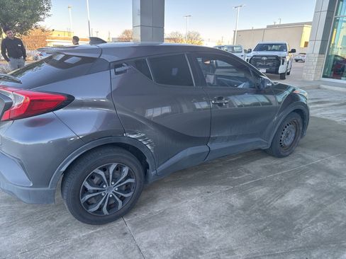 Used 2020 Toyota C-HR LE image 14
