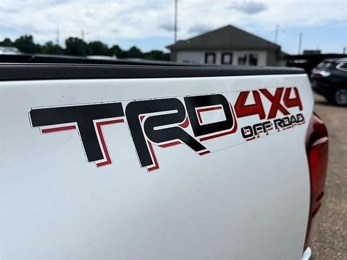 Used 2019 Toyota Tacoma TRD Off-Road AWD/4WD image 12