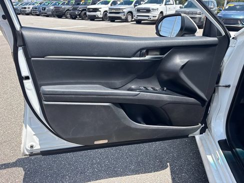 Used 2019 Toyota Camry LE FWD image 9