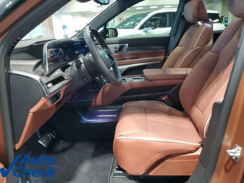 Used 2027 Cadillac Vistiq Platinum AWD/4WD image 12