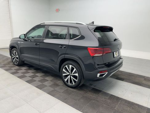 Used 2022 Volkswagen Taos SE w/ Panoramic Sunroof Package image 3