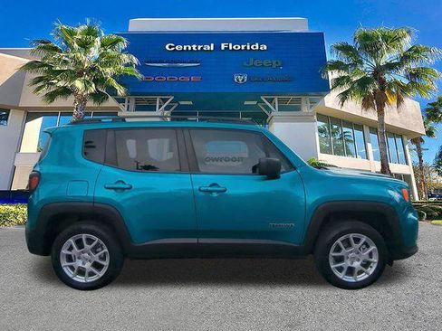 Certified 2022 Jeep Renegade Latitude AWD/4WD image 4