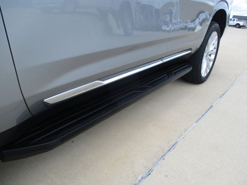 Used 2024 Cadillac Escalade Luxury image 10